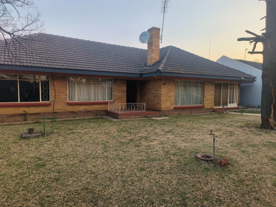 To Let 4 Bedroom Property for Rent in Miederpark North West